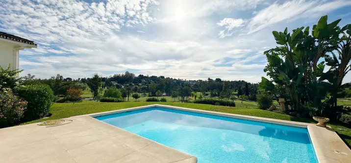 Long-term rent of detached villa in El Paraiso 3