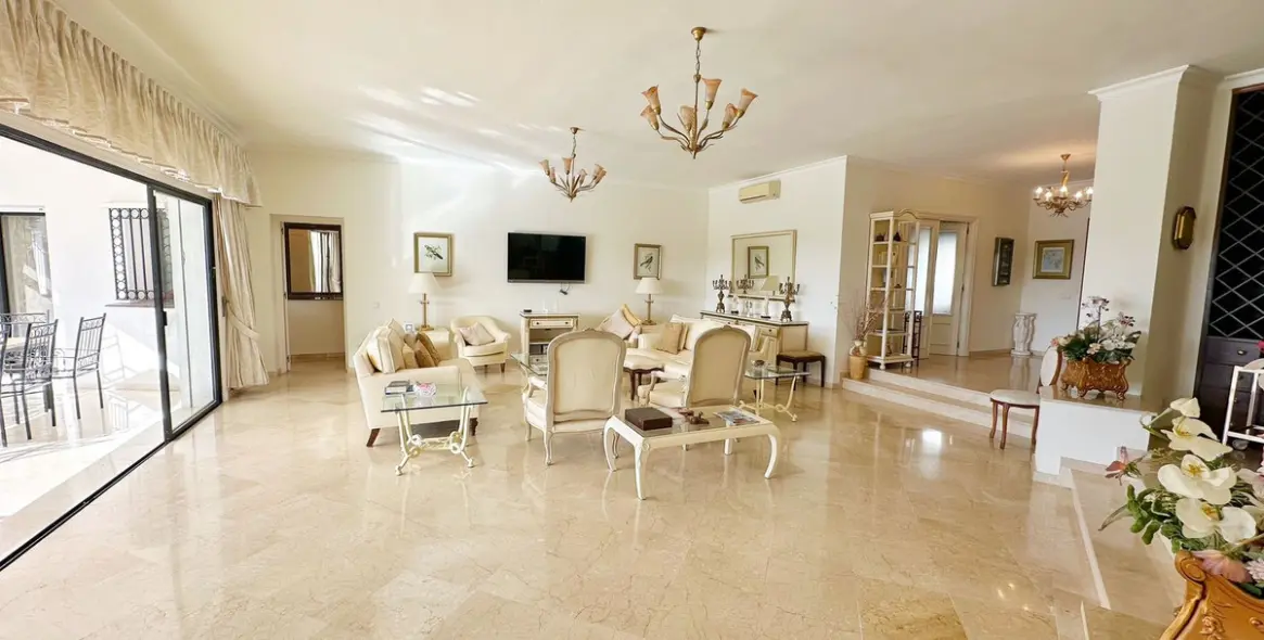 Долгосрочная аренда  отдельно стоящей виллы в El Paraiso 9