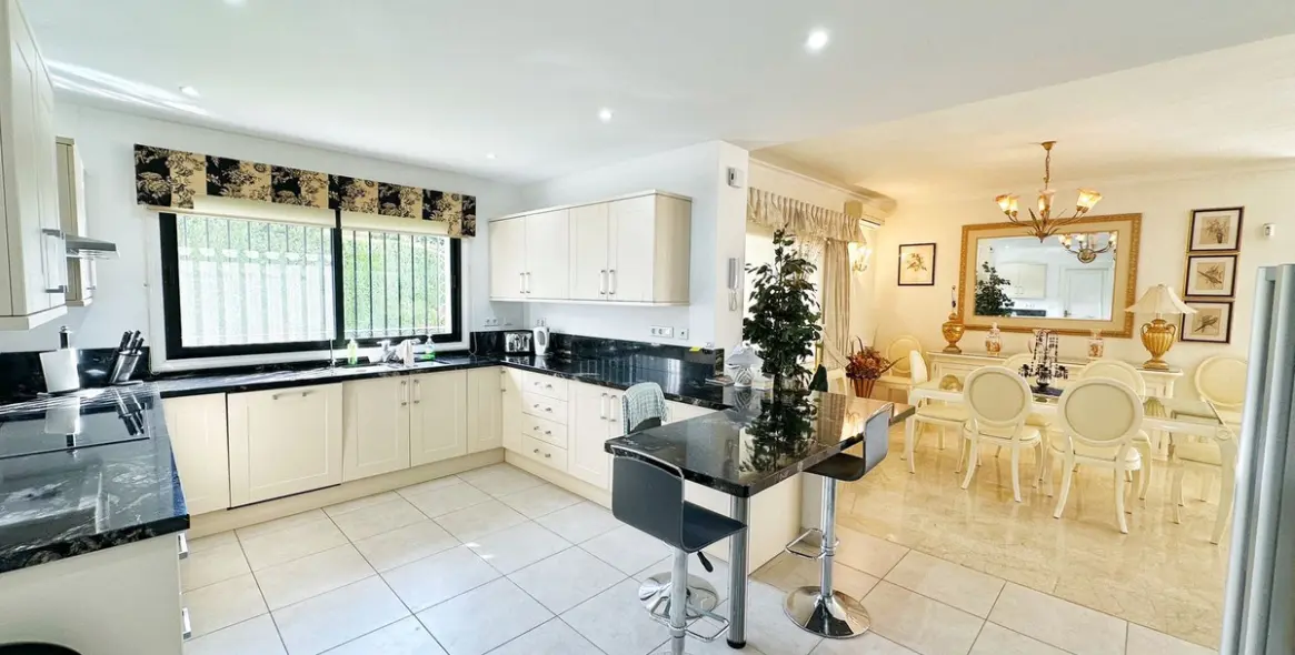 Долгосрочная аренда  отдельно стоящей виллы в El Paraiso 11