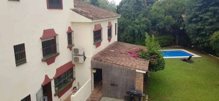 Продажа  отдельно стоящей виллы в Elviria 2