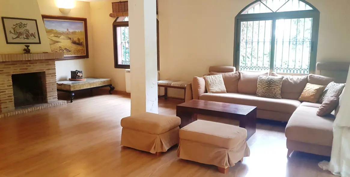 Продажа  отдельно стоящей виллы в Elviria 5