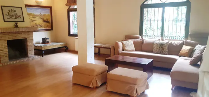 Продажа  отдельно стоящей виллы в Elviria 4