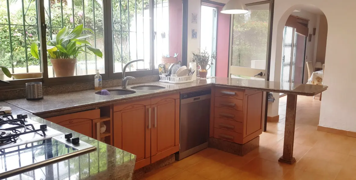 Sale of detached villa in Elviria 23