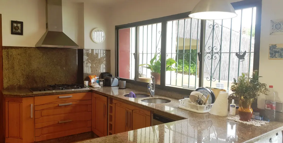 Sale of detached villa in Elviria 26