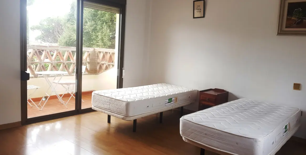 Sale of detached villa in Elviria 34