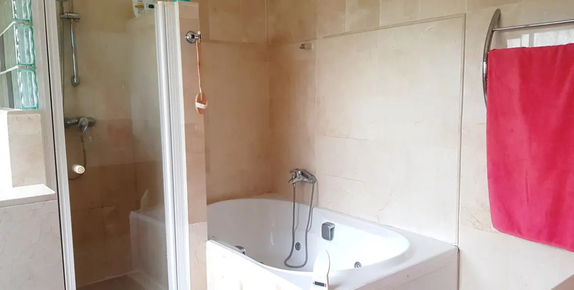 Sale of detached villa in Elviria 49