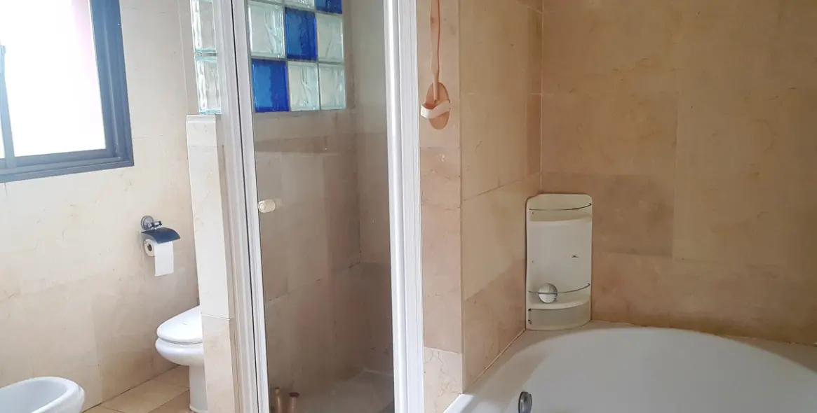 Sale of detached villa in Elviria 50