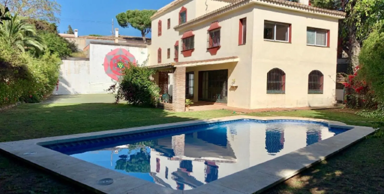 Продажа  отдельно стоящей виллы в Elviria 1