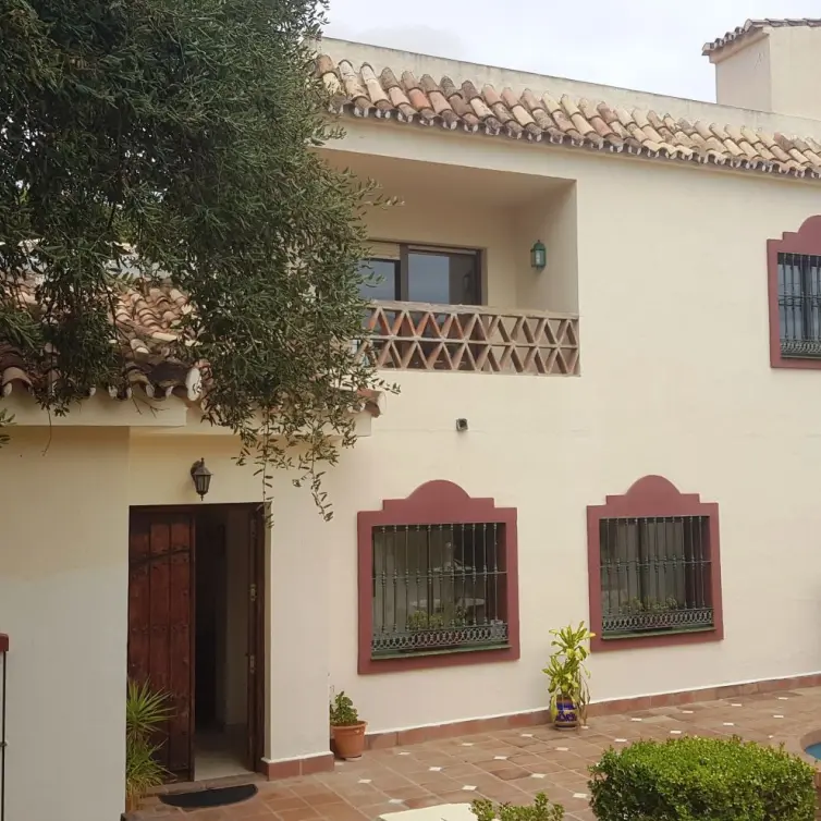 Venta de villa independiente en Elviria