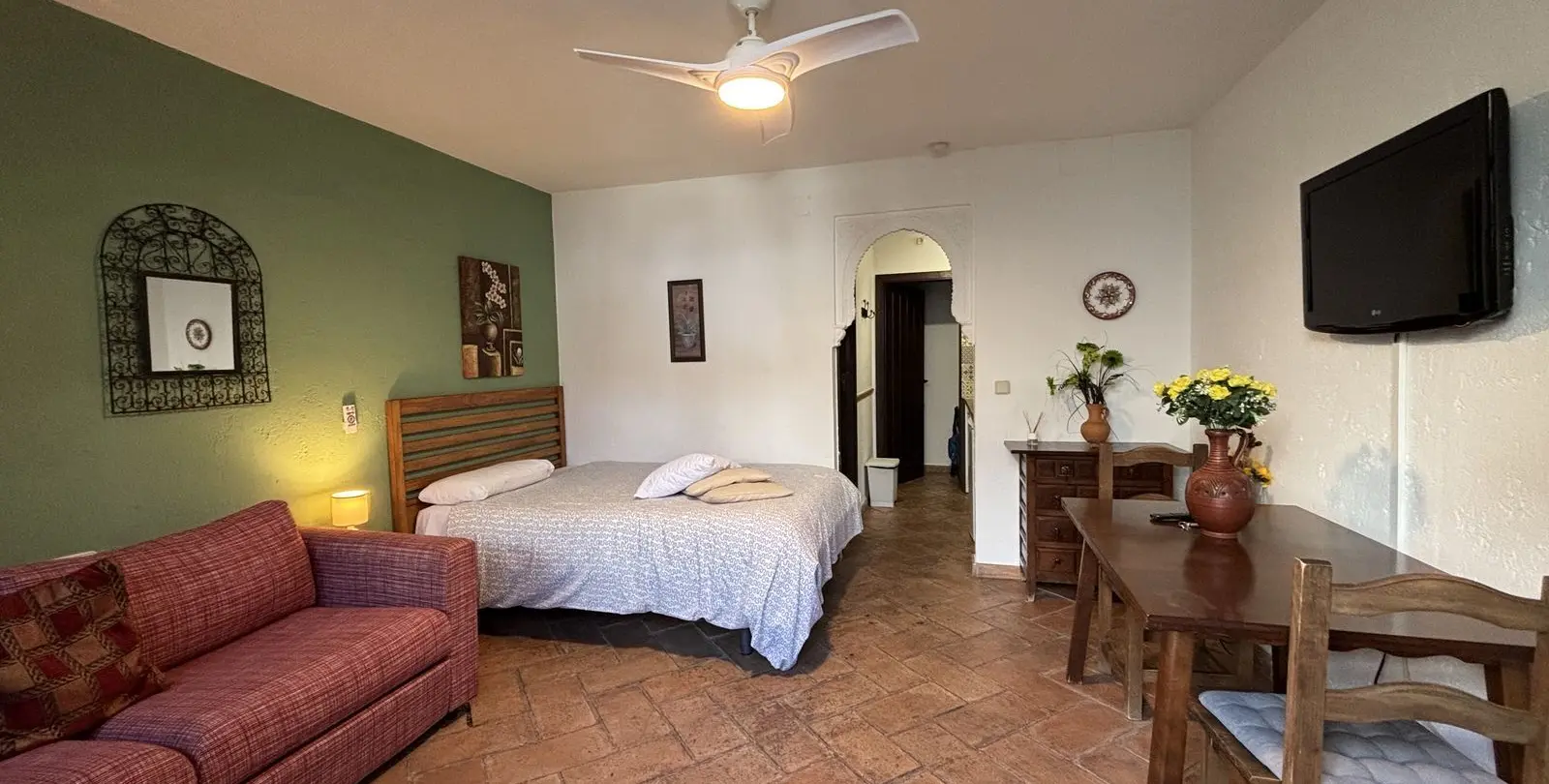Sale of hostel in Júzcar 20