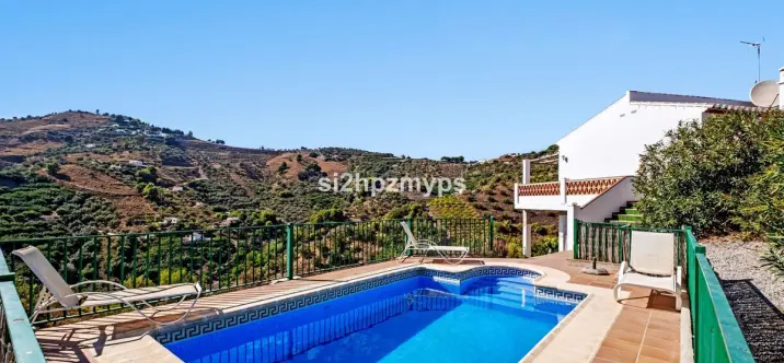 Продажа  отдельно стоящей виллы в Frigiliana 0