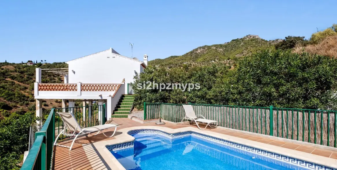 Продажа  отдельно стоящей виллы в Frigiliana 2