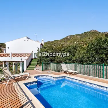 Продажа  отдельно стоящей виллы в Frigiliana