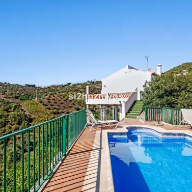 Продажа  отдельно стоящей виллы в Frigiliana