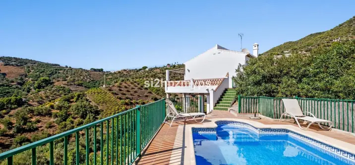 Продажа  отдельно стоящей виллы в Frigiliana 3