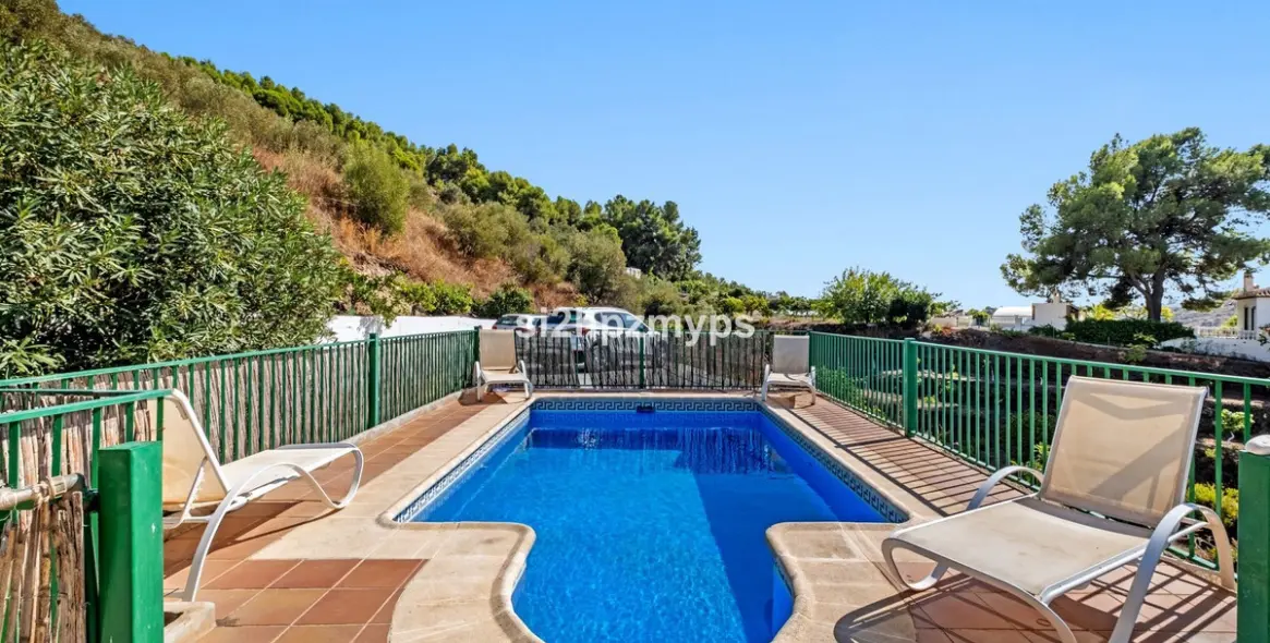 Продажа  отдельно стоящей виллы в Frigiliana 5