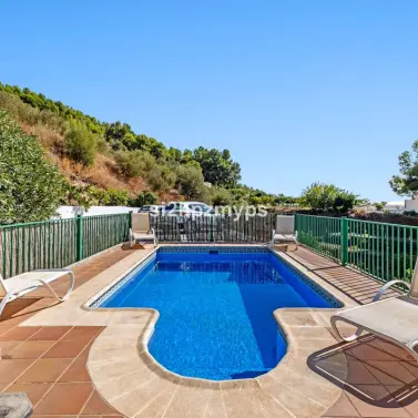 Продажа  отдельно стоящей виллы в Frigiliana