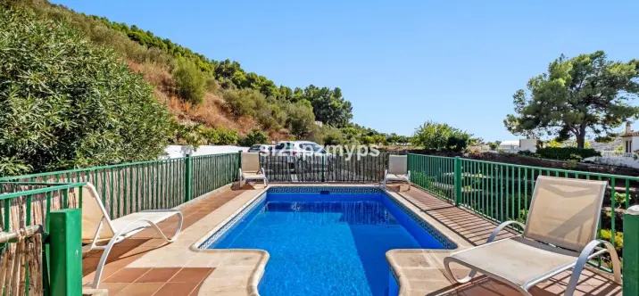 Продажа  отдельно стоящей виллы в Frigiliana 4