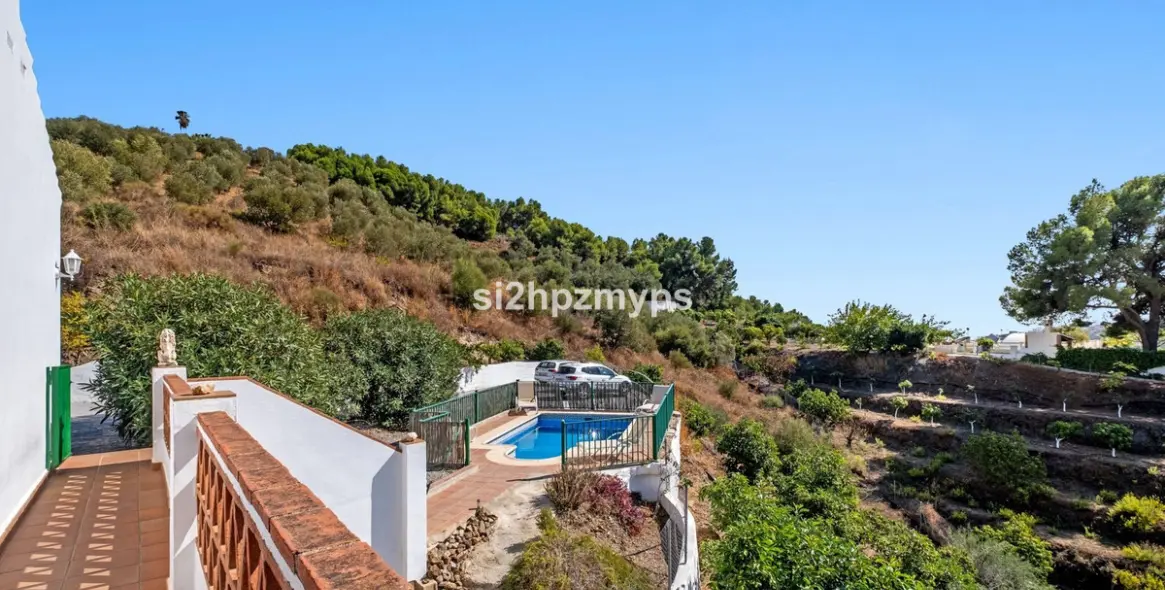 Продажа  отдельно стоящей виллы в Frigiliana 6