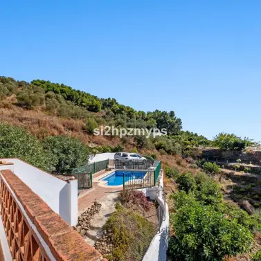 Продажа  отдельно стоящей виллы в Frigiliana