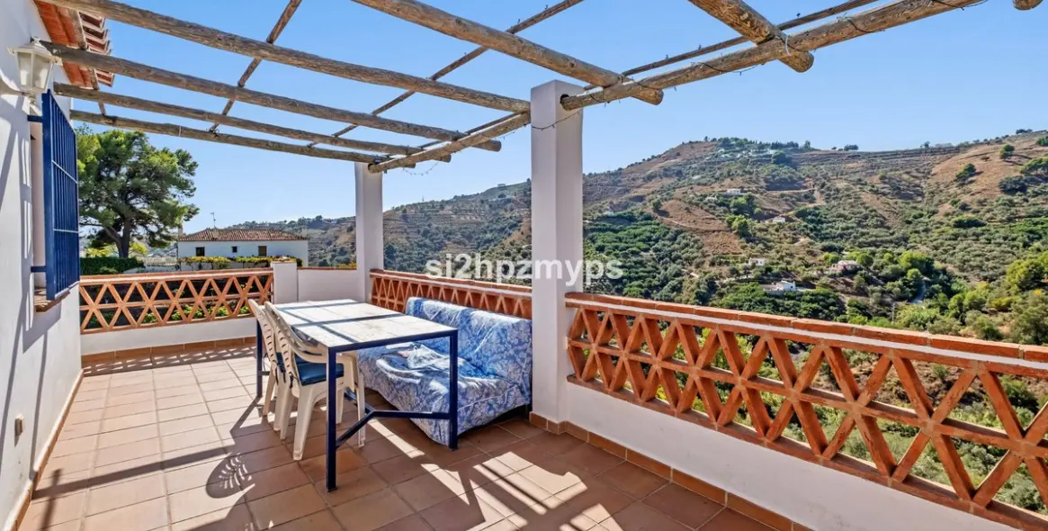 Продажа  отдельно стоящей виллы в Frigiliana 8