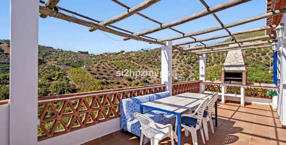 Продажа  отдельно стоящей виллы в Frigiliana 9