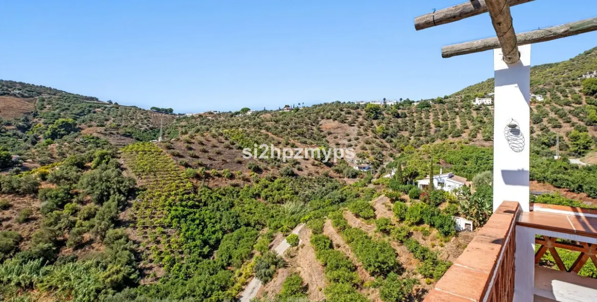 Продажа  отдельно стоящей виллы в Frigiliana 12