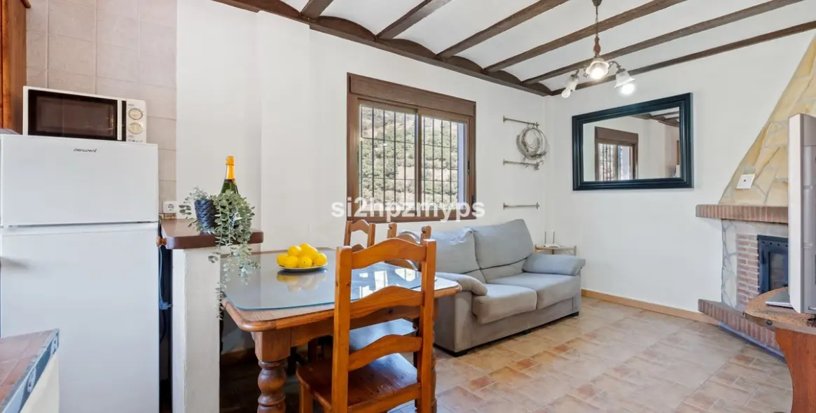 Продажа  отдельно стоящей виллы в Frigiliana 14