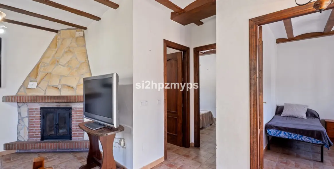 Продажа  отдельно стоящей виллы в Frigiliana 19