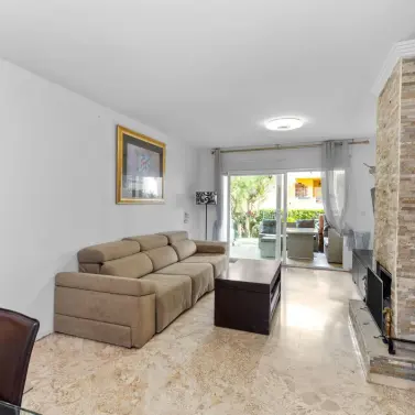 Продажа апартаментов на первом этаже в Guadalmina Alta