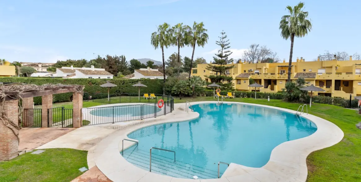 Продажа апартаментов на первом этаже в Guadalmina Alta 20