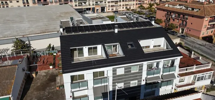 Sale of middle floor apartment in Fuengirola 1