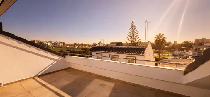 Sale of middle floor apartment in Fuengirola 2