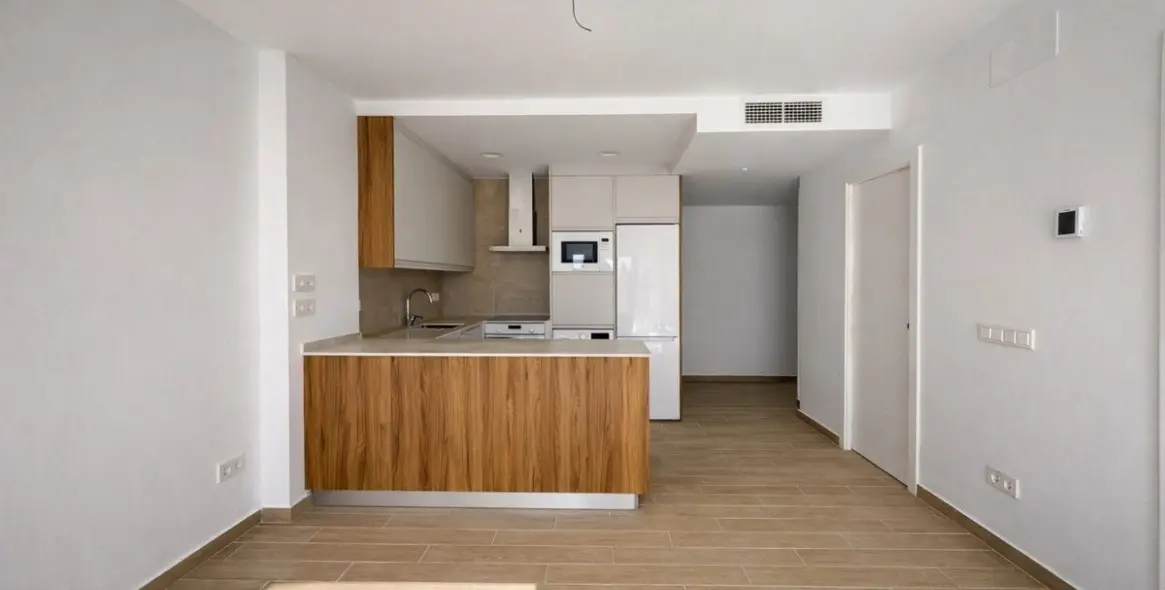 Sale of middle floor apartment in Fuengirola 6