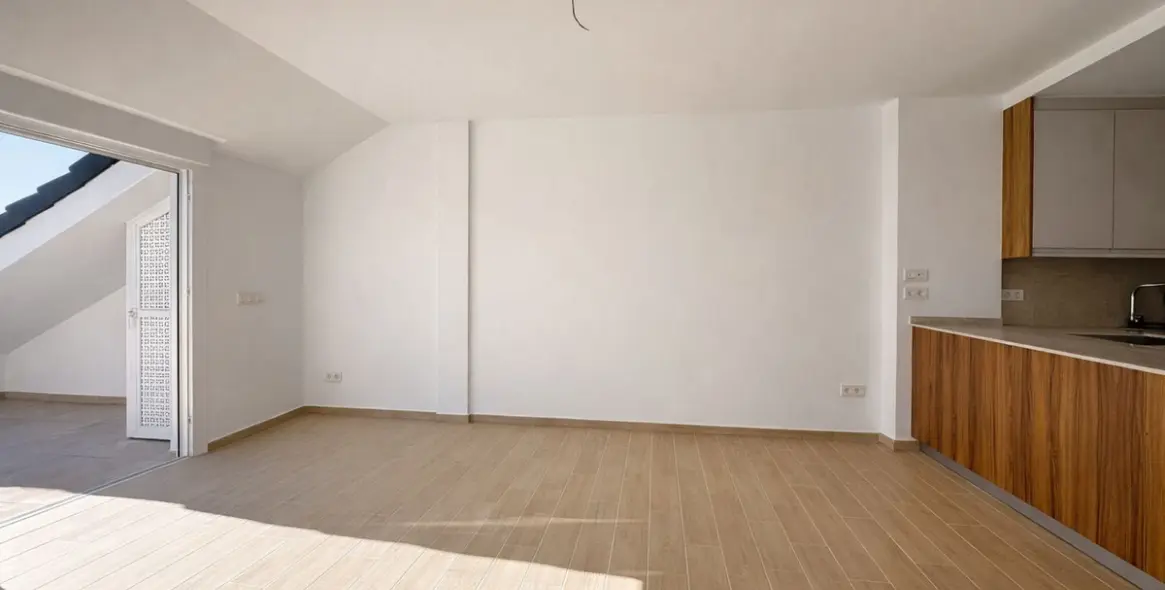 Sale of middle floor apartment in Fuengirola 9