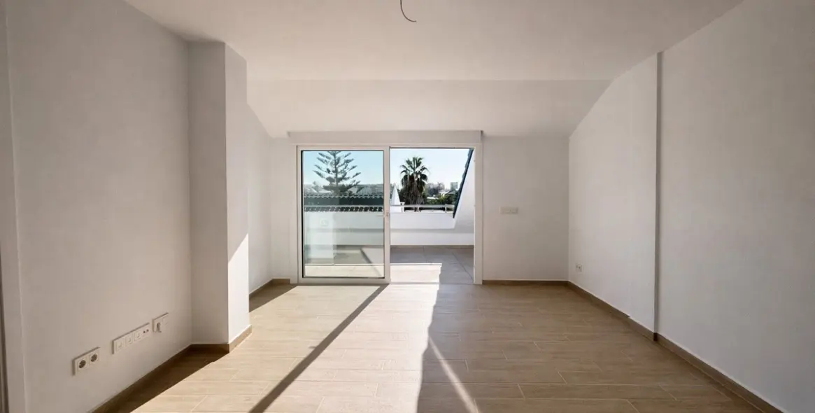 Sale of middle floor apartment in Fuengirola 10