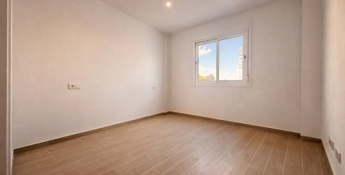 Sale of middle floor apartment in Fuengirola 12