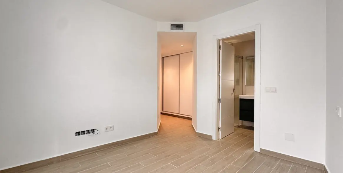 Sale of middle floor apartment in Fuengirola 14