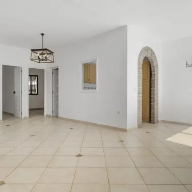 Продажа  отдельно стоящей виллы в Coín