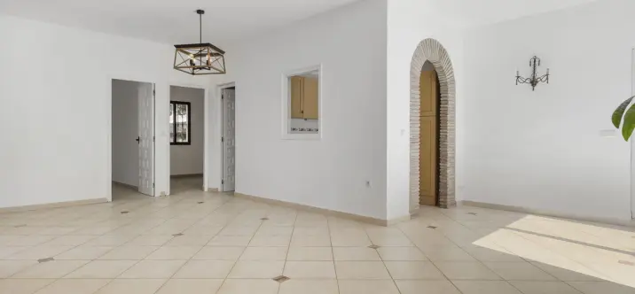 Продажа  отдельно стоящей виллы в Coín 2