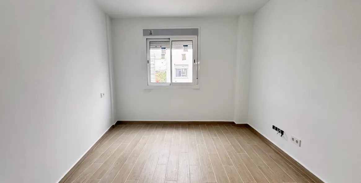 Sale of middle floor apartment in Fuengirola 19