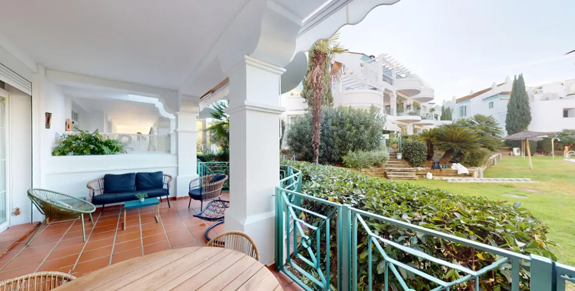 Venta de apartamento en planta baja en Guadalmina Alta 3