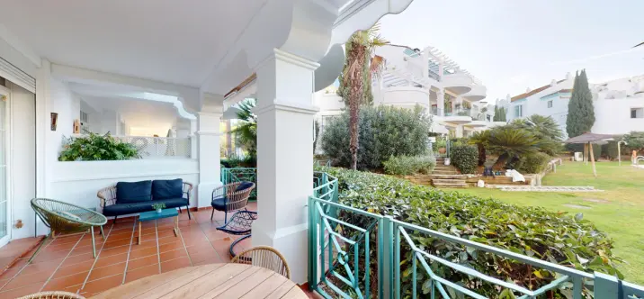 Venta de apartamento en planta baja en Guadalmina Alta 2