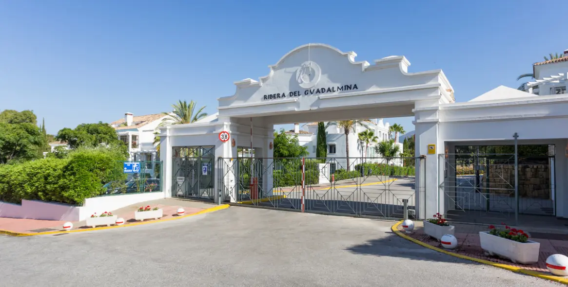 Venta de apartamento en planta baja en Guadalmina Alta 7
