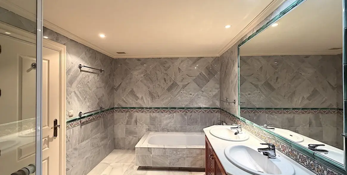 Sale of ground floor apartment in Monte Halcones 10