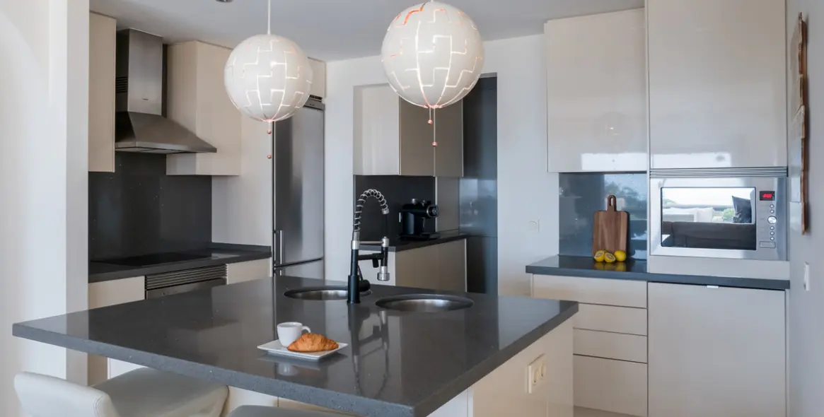 Sale of penthouse in La Duquesa 2