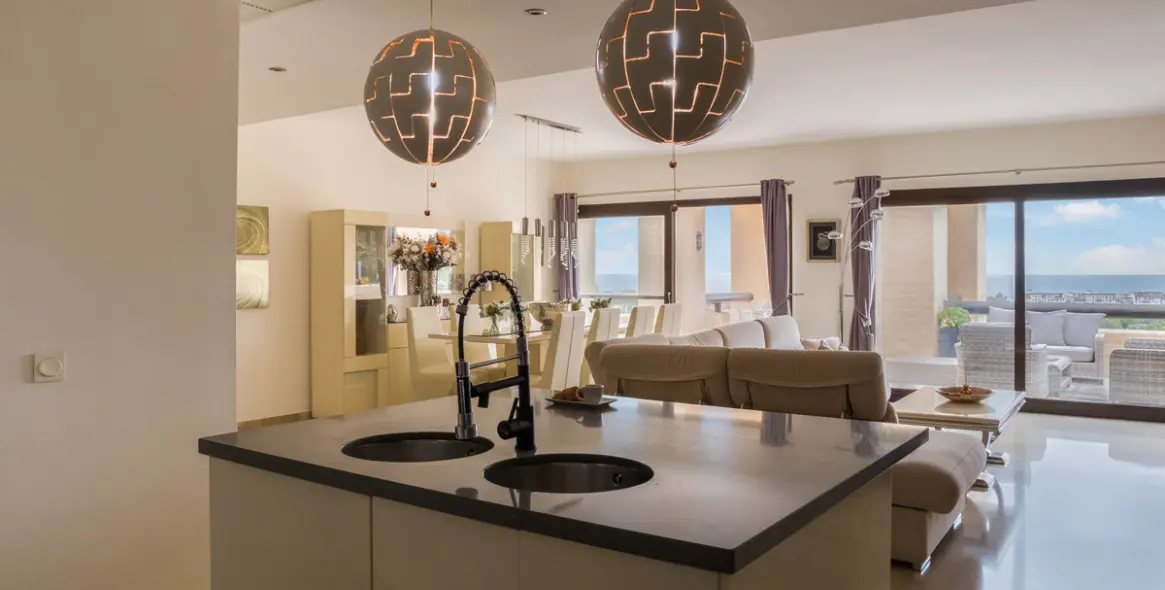 Sale of penthouse in La Duquesa 3