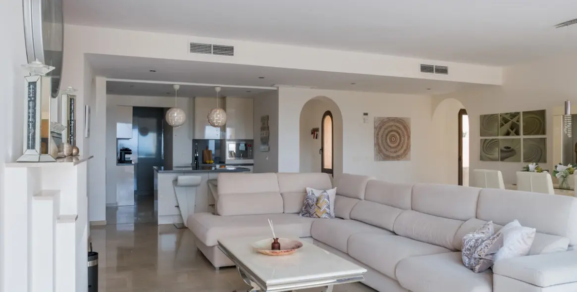 Sale of penthouse in La Duquesa 4