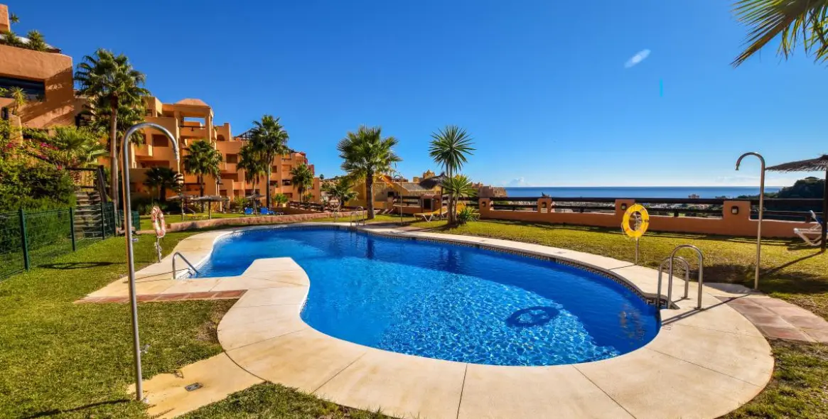 Sale of penthouse in La Duquesa 6