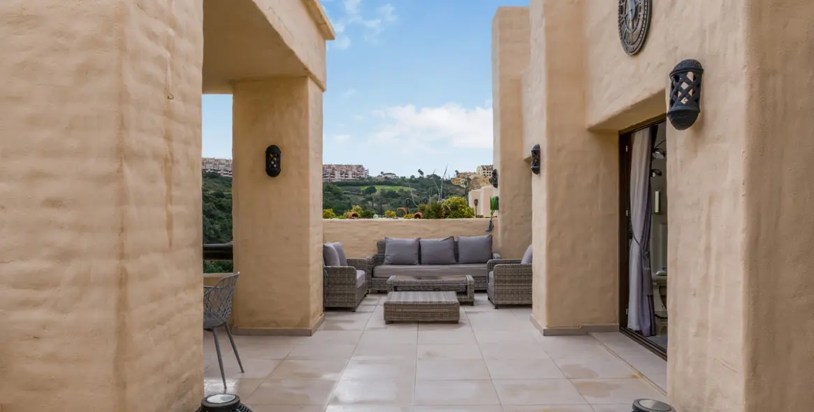 Sale of penthouse in La Duquesa 7